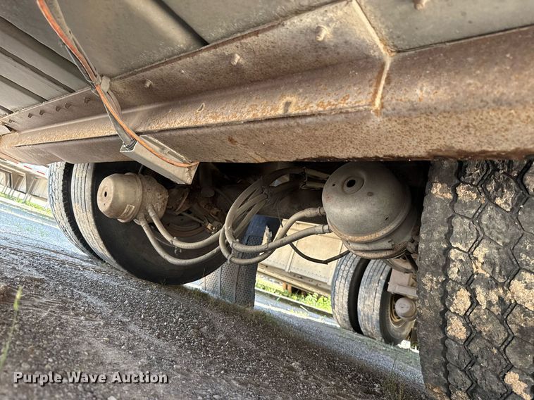 image for item EJ4688 2005 Merritt  livestock trailer