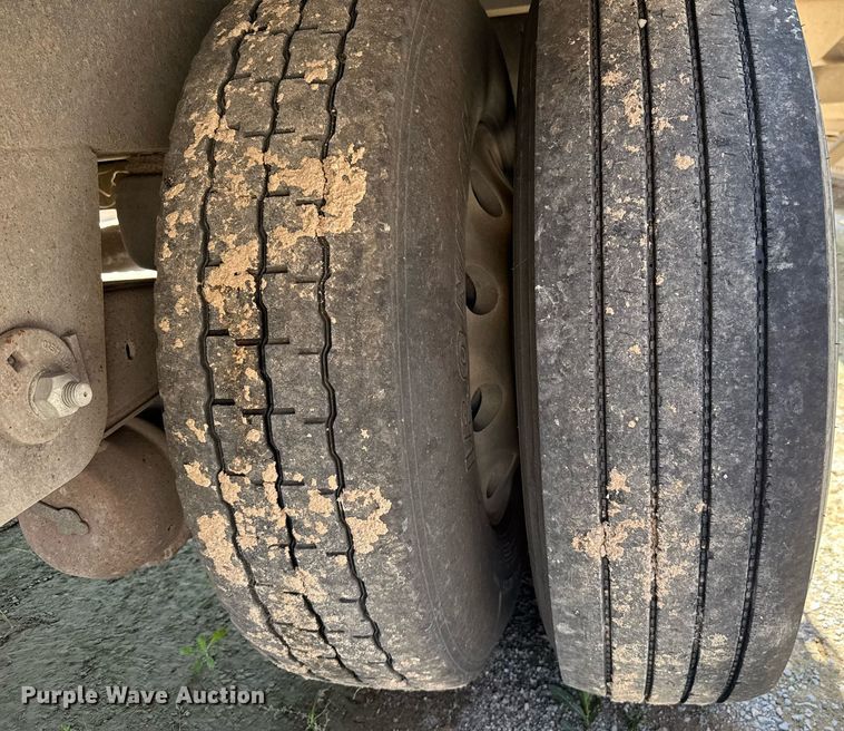 image for item EJ4688 2005 Merritt  livestock trailer