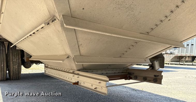 image for item EJ4689 2025 Wilson DWH-750CB grain trailer