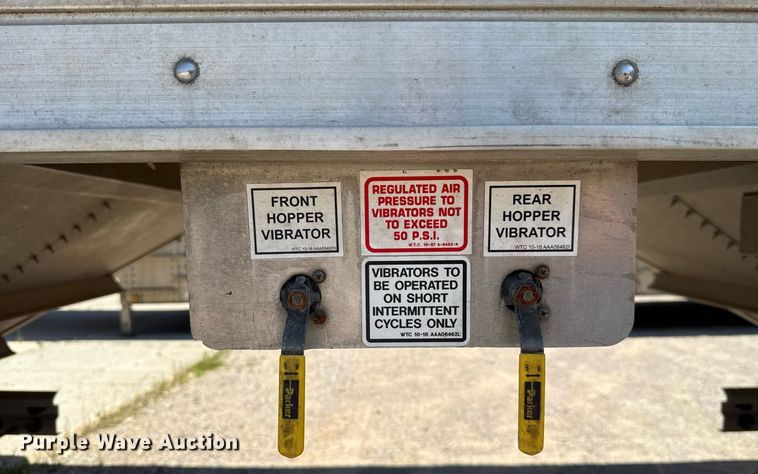 image for item EJ4689 2025 Wilson DWH-750CB grain trailer