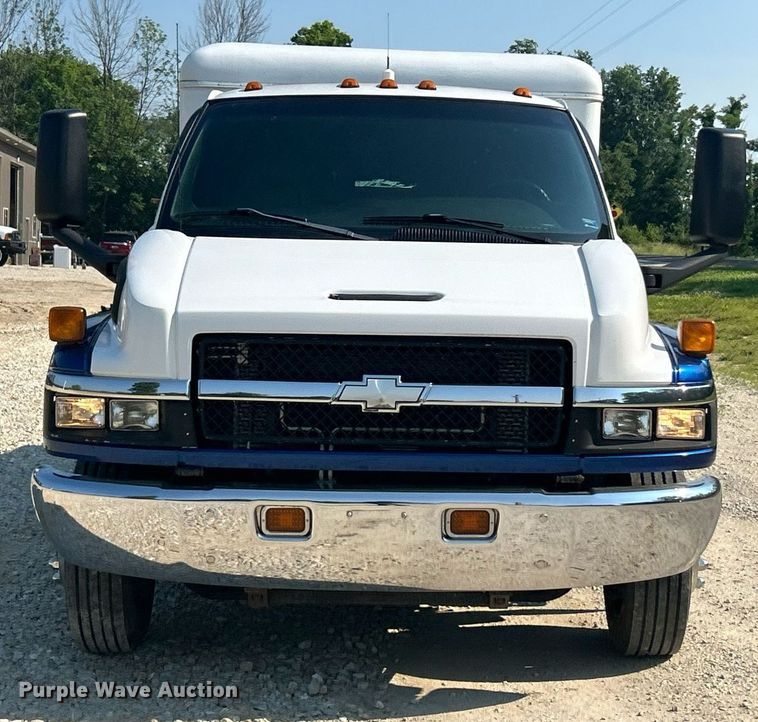 image for item EK8210 2003 Chevrolet C4500 pickup truck