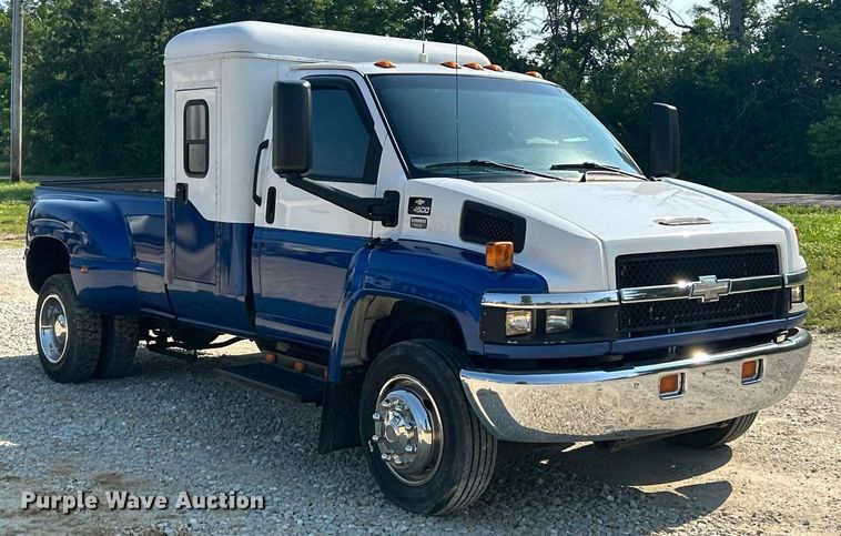 image for item EK8210 2003 Chevrolet C4500 pickup truck