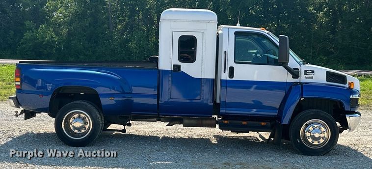 image for item EK8210 2003 Chevrolet C4500 pickup truck