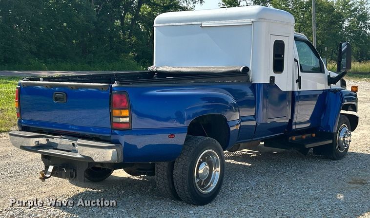image for item EK8210 2003 Chevrolet C4500 pickup truck