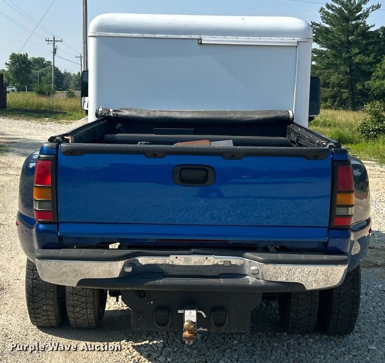 image for item EK8210 2003 Chevrolet C4500 pickup truck