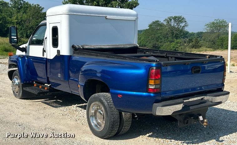 image for item EK8210 2003 Chevrolet C4500 pickup truck