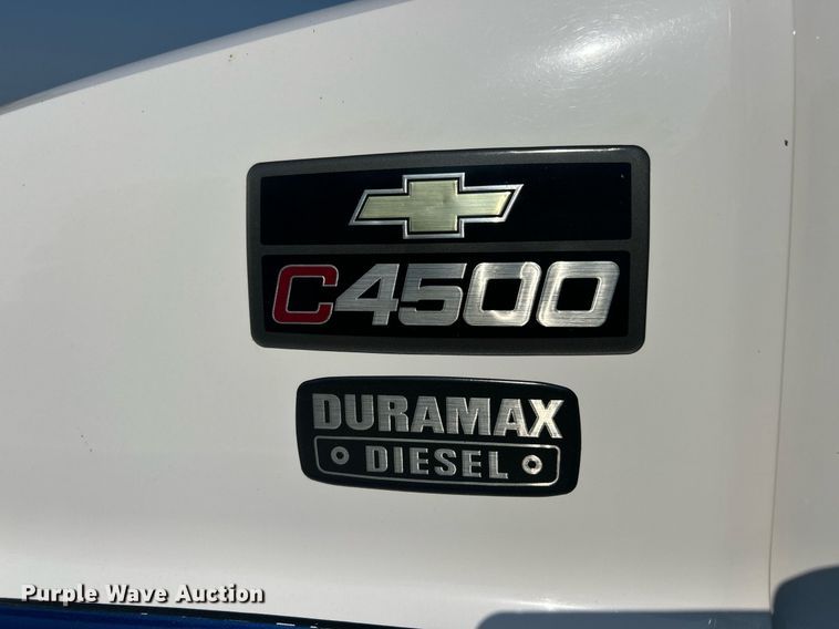 image for item EK8210 2003 Chevrolet C4500 pickup truck