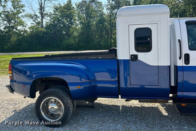 image for item EK8210 2003 Chevrolet C4500 pickup truck