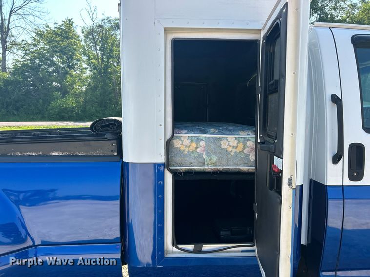 image for item EK8210 2003 Chevrolet C4500 pickup truck