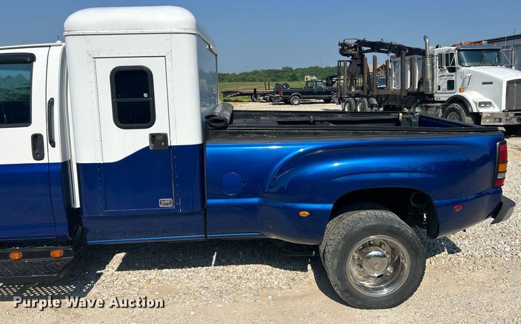 image for item EK8210 2003 Chevrolet C4500 pickup truck