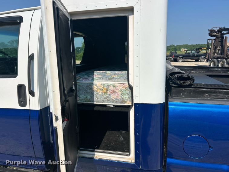 image for item EK8210 2003 Chevrolet C4500 pickup truck