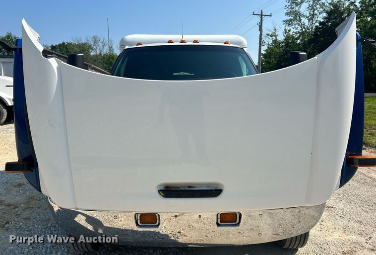 image for item EK8210 2003 Chevrolet C4500 pickup truck