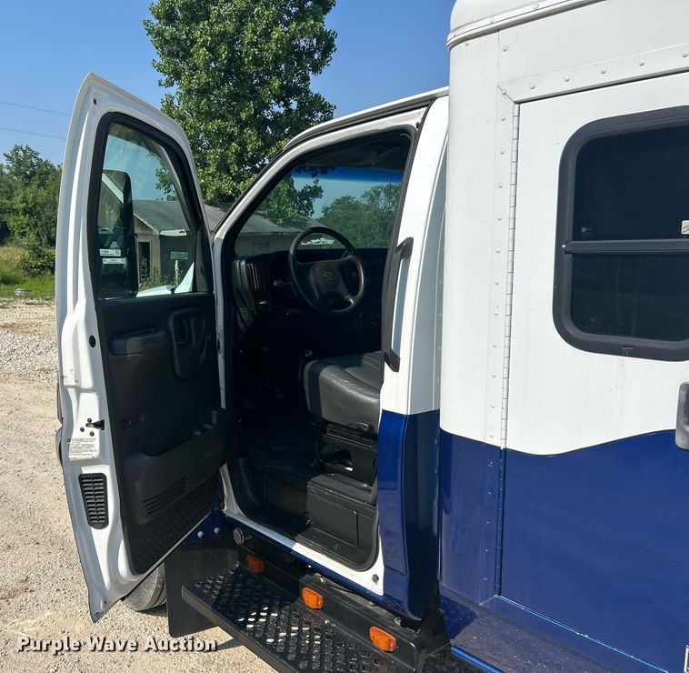 image for item EK8210 2003 Chevrolet C4500 pickup truck