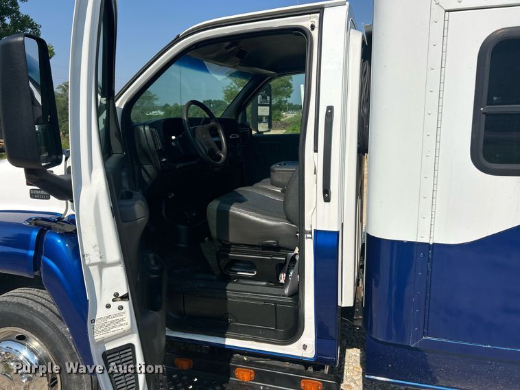 image for item EK8210 2003 Chevrolet C4500 pickup truck