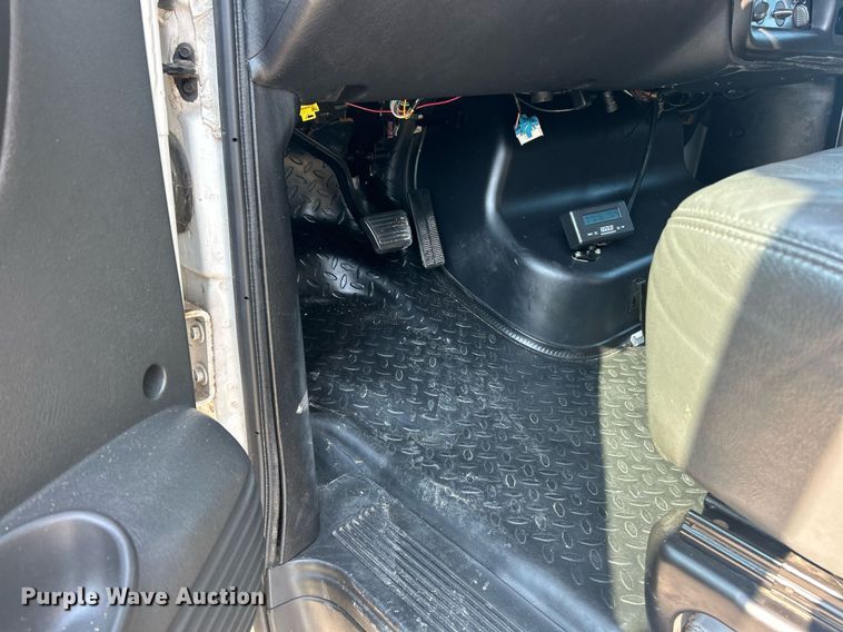 image for item EK8210 2003 Chevrolet C4500 pickup truck