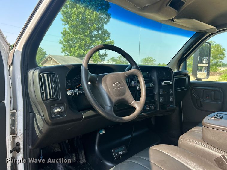 image for item EK8210 2003 Chevrolet C4500 pickup truck