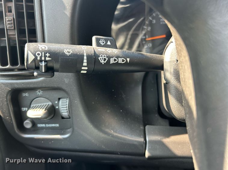 image for item EK8210 2003 Chevrolet C4500 pickup truck