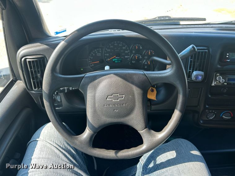 image for item EK8210 2003 Chevrolet C4500 pickup truck