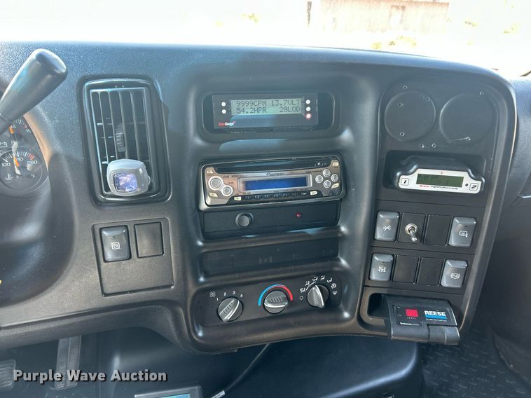 image for item EK8210 2003 Chevrolet C4500 pickup truck