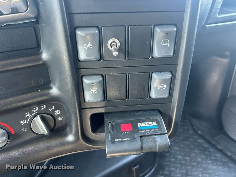 image for item EK8210 2003 Chevrolet C4500 pickup truck