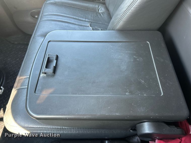 image for item EK8210 2003 Chevrolet C4500 pickup truck