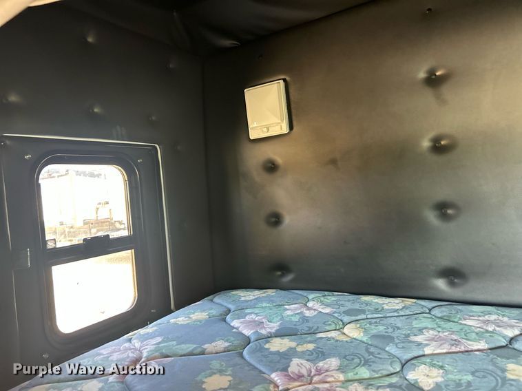 image for item EK8210 2003 Chevrolet C4500 pickup truck