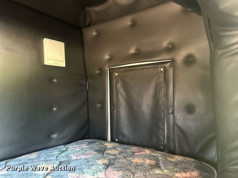 image for item EK8210 2003 Chevrolet C4500 pickup truck