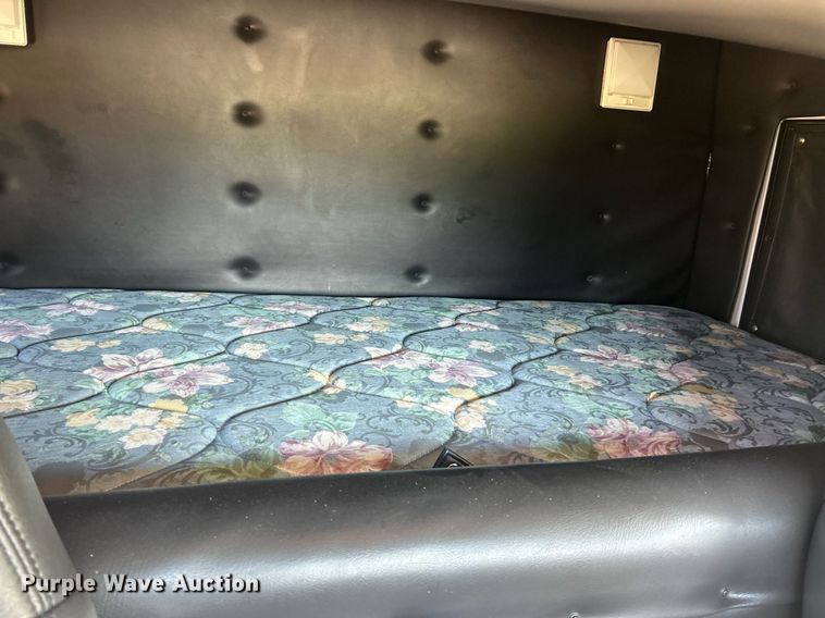 image for item EK8210 2003 Chevrolet C4500 pickup truck