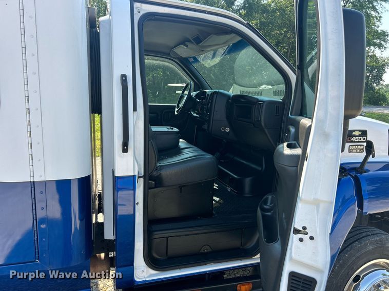 image for item EK8210 2003 Chevrolet C4500 pickup truck