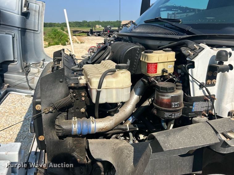 image for item EK8210 2003 Chevrolet C4500 pickup truck