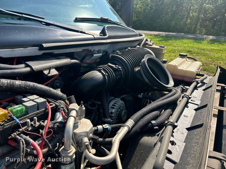 image for item EK8210 2003 Chevrolet C4500 pickup truck