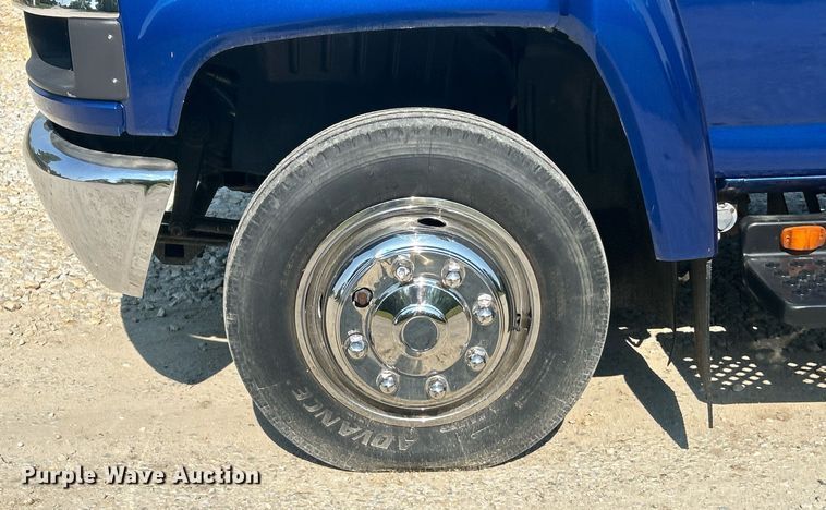 image for item EK8210 2003 Chevrolet C4500 pickup truck