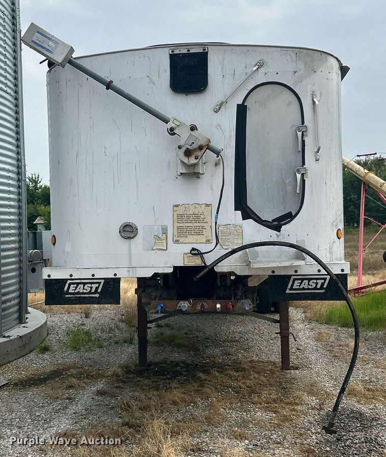 image for item EK8233 2000 East end dump trailer