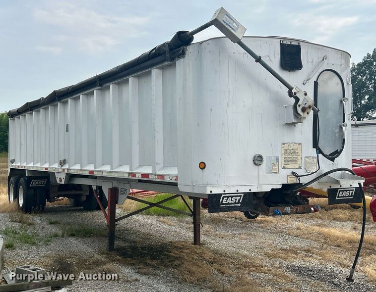 image for item EK8233 2000 East end dump trailer