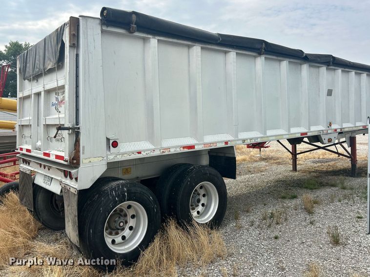 image for item EK8233 2000 East end dump trailer