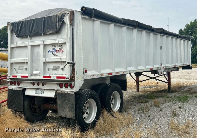 image for item EK8233 2000 East end dump trailer