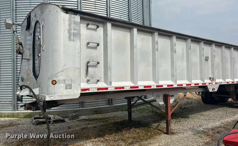 image for item EK8233 2000 East end dump trailer