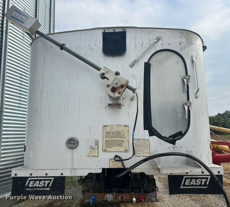 image for item EK8233 2000 East end dump trailer