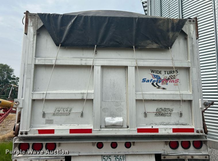 image for item EK8233 2000 East end dump trailer