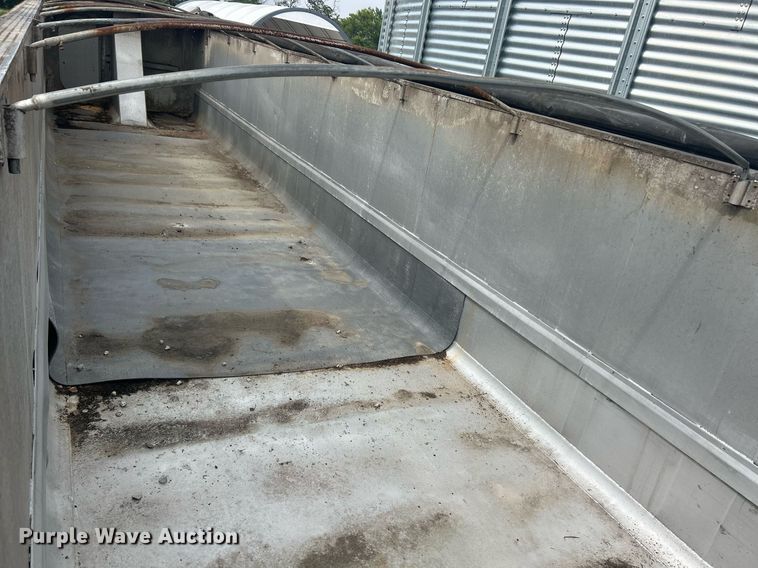 image for item EK8233 2000 East end dump trailer