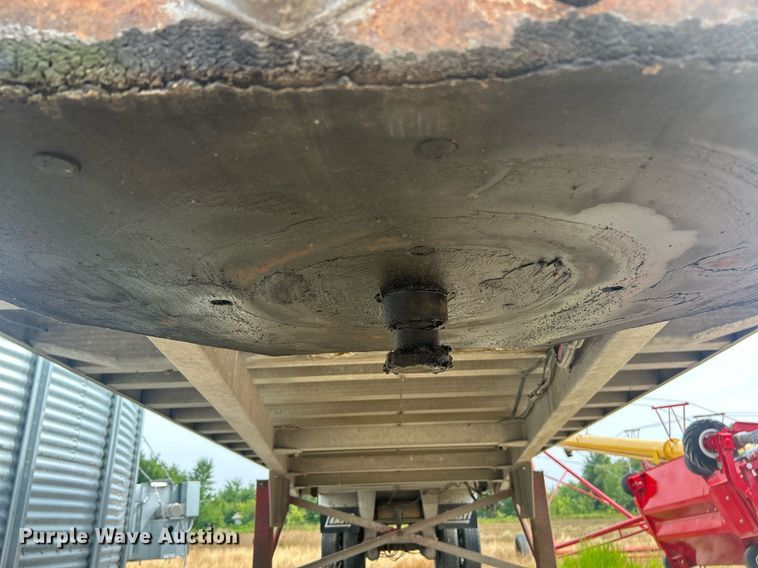 image for item EK8233 2000 East end dump trailer