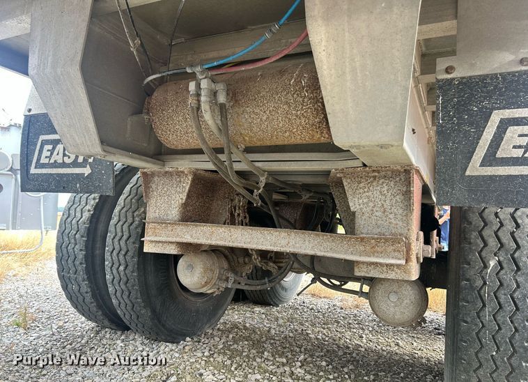 image for item EK8233 2000 East end dump trailer