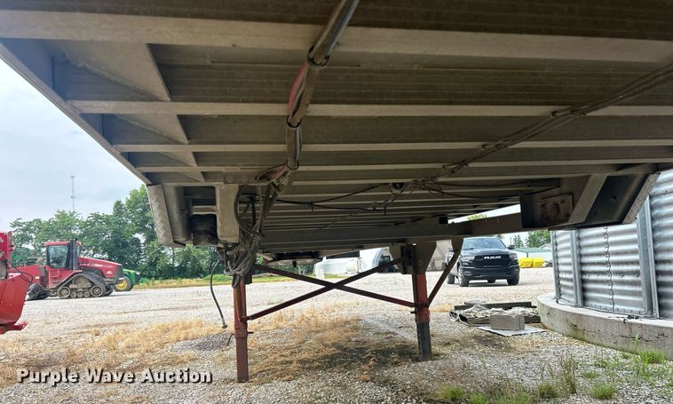 image for item EK8233 2000 East end dump trailer