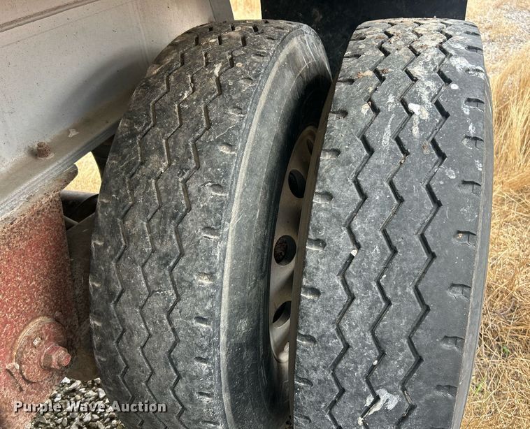 image for item EK8233 2000 East end dump trailer