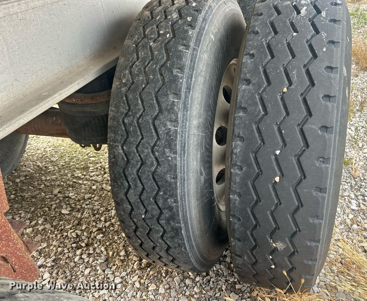 image for item EK8233 2000 East end dump trailer