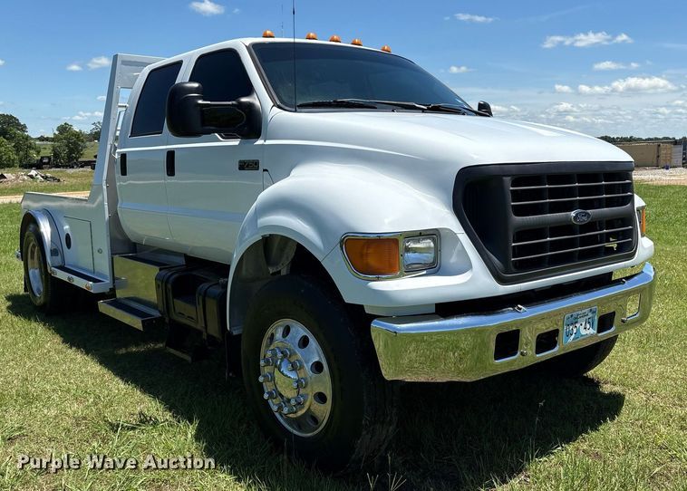 image for item EM2590 2003 Ford F750 flatbed truck