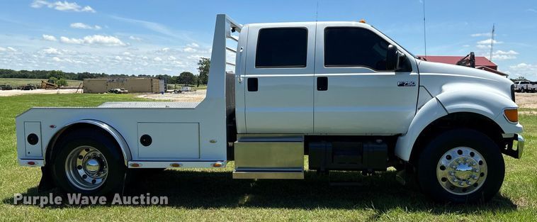 image for item EM2590 2003 Ford F750 flatbed truck