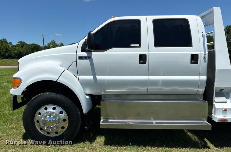 image for item EM2590 2003 Ford F750 flatbed truck