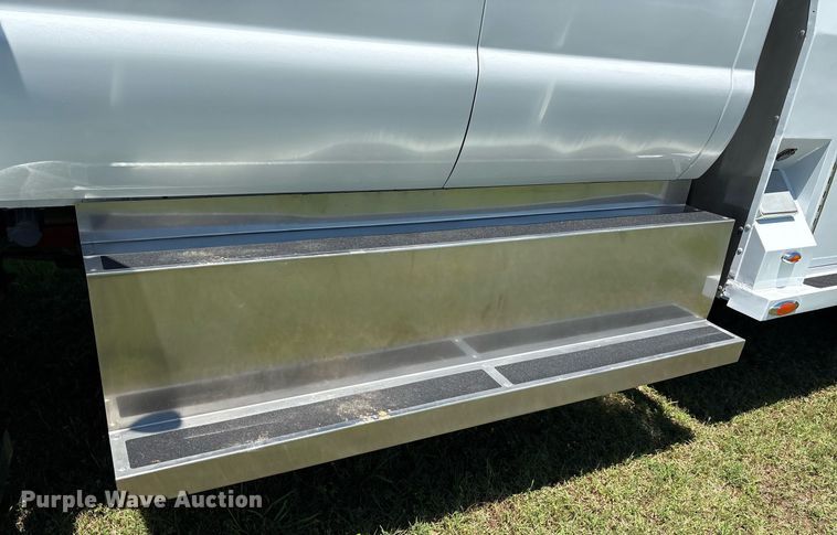 image for item EM2590 2003 Ford F750 flatbed truck