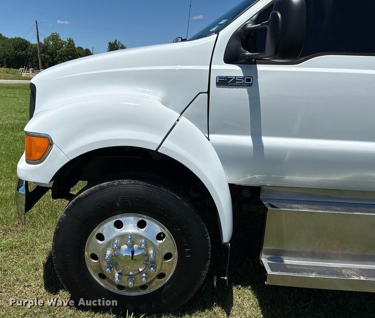 image for item EM2590 2003 Ford F750 flatbed truck